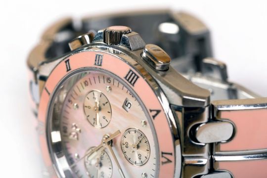 Najpiękniejsze damskie zegarki z perłowym cyferblatem